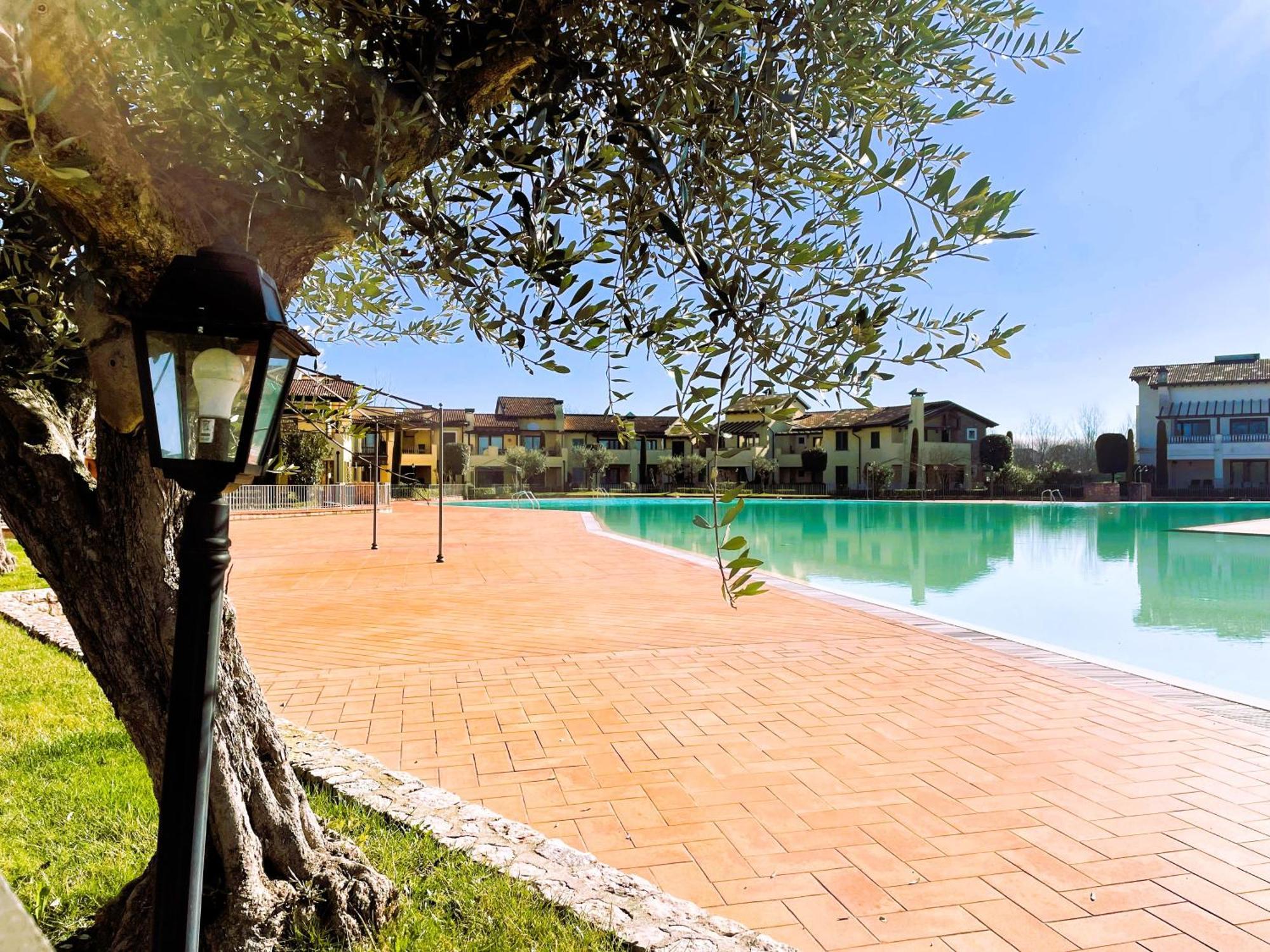 Garda Resort Village 11 Peschiera del Garda Exterior photo